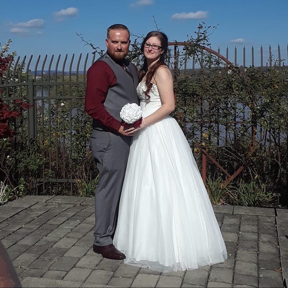 Size 8 wedding dress. Worn once. Need home asap